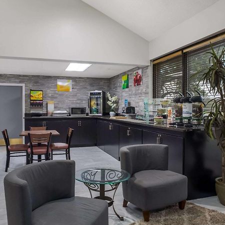 Quality Inn Toledo Bagian luar foto