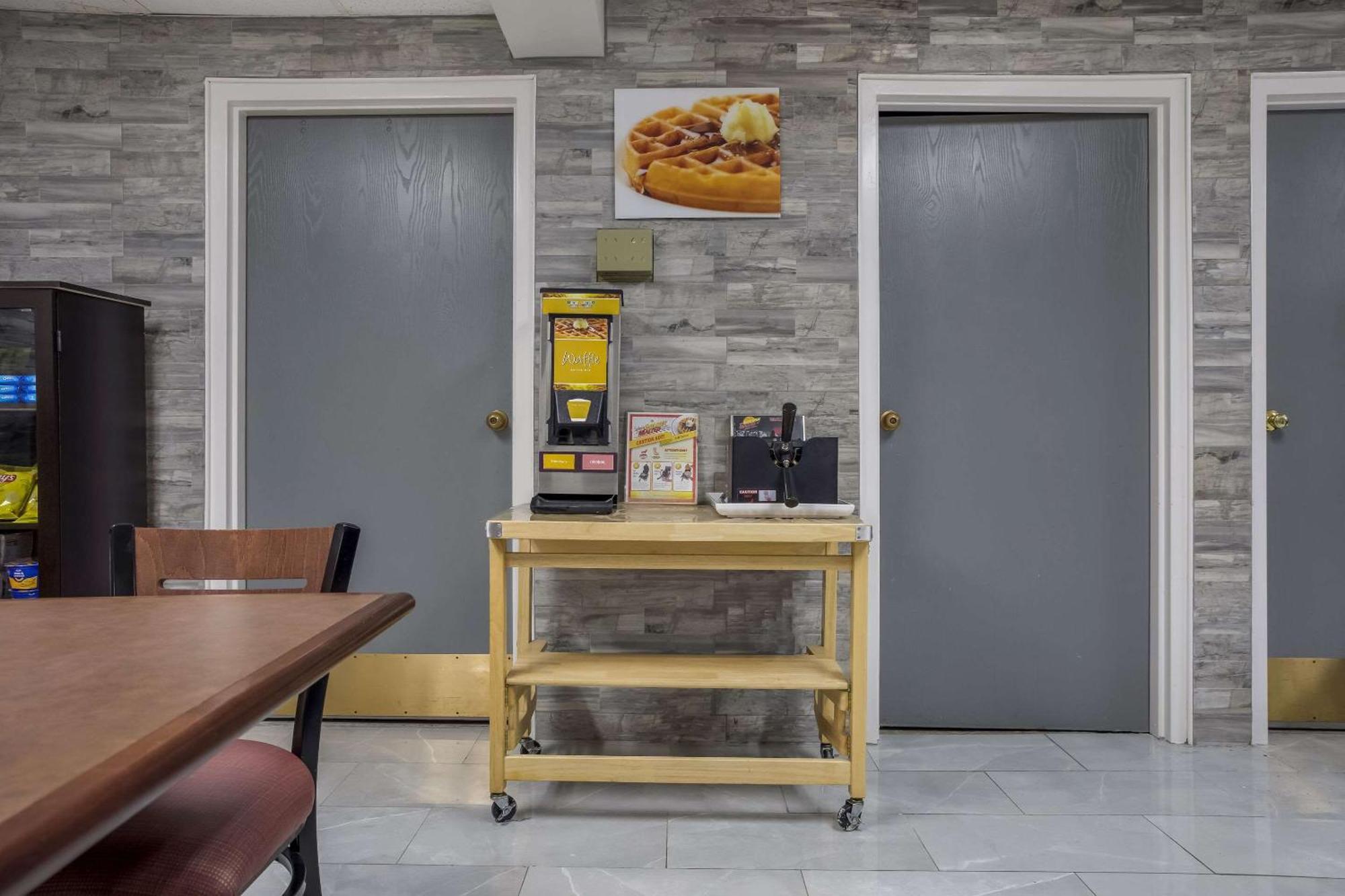 Quality Inn Toledo Bagian luar foto