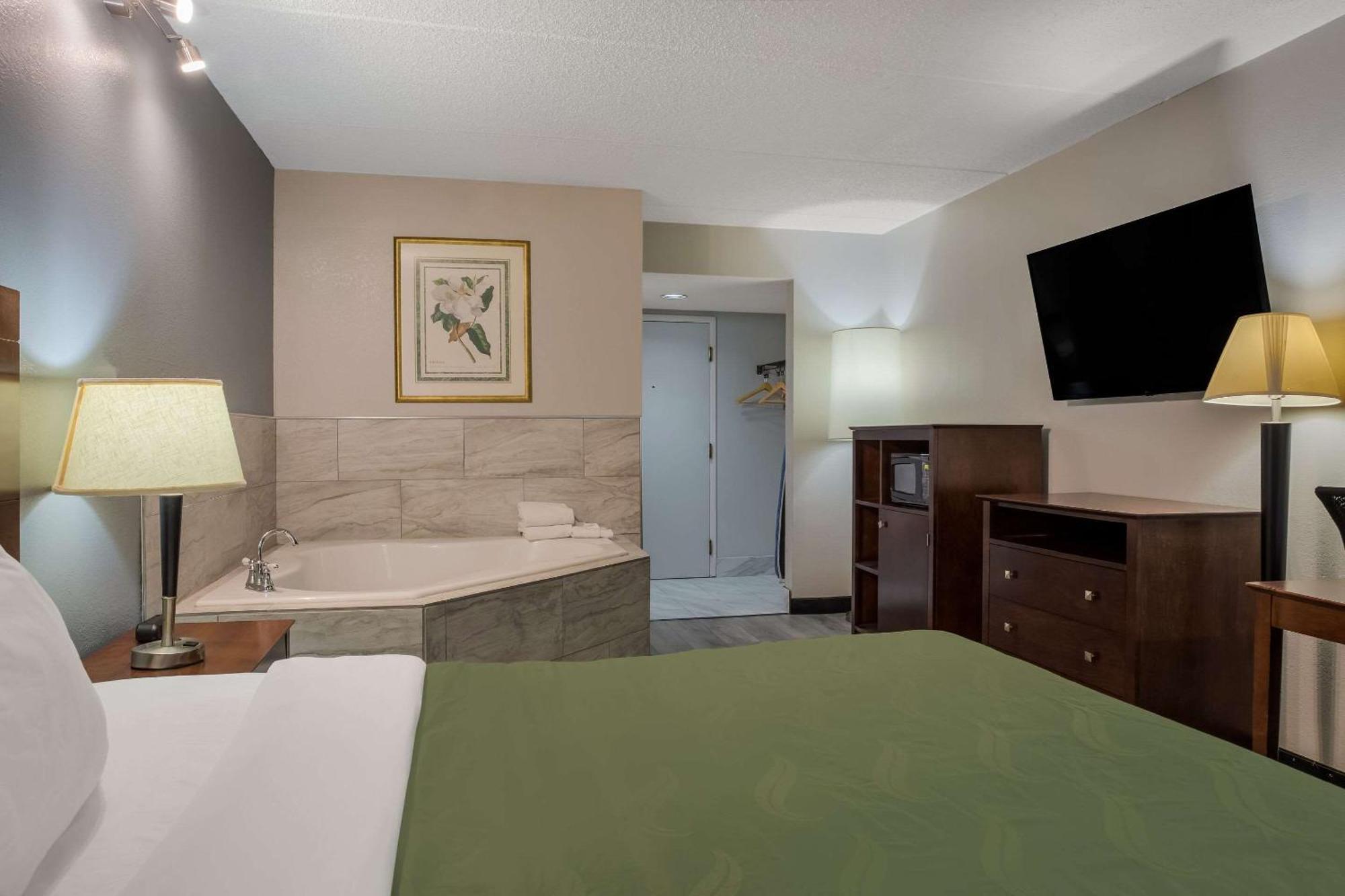 Quality Inn Toledo Bagian luar foto