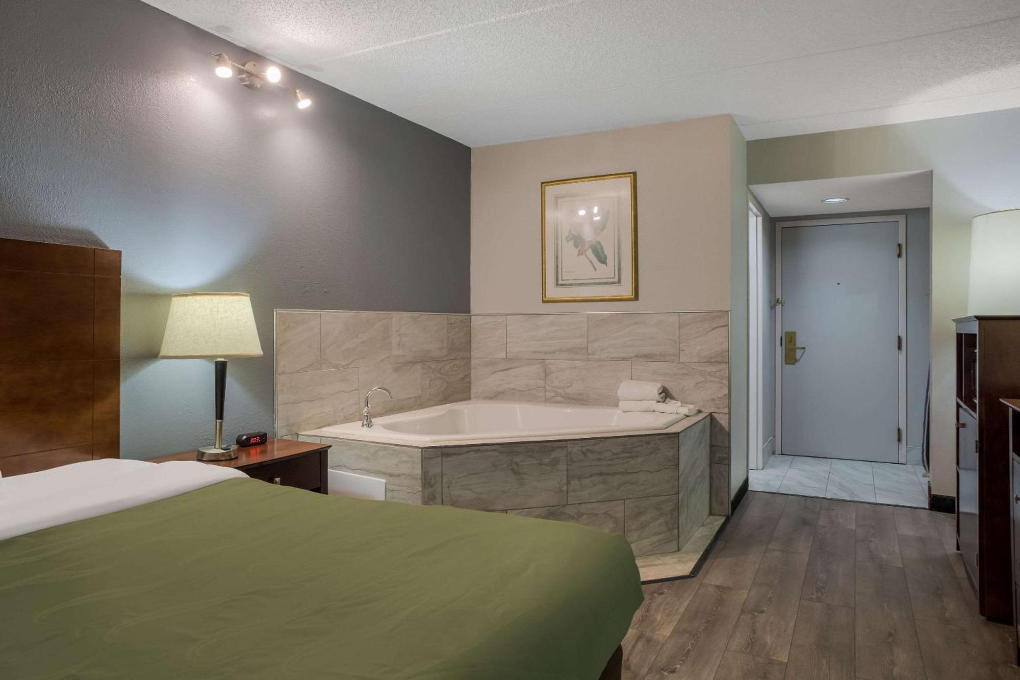 Quality Inn Toledo Bagian luar foto