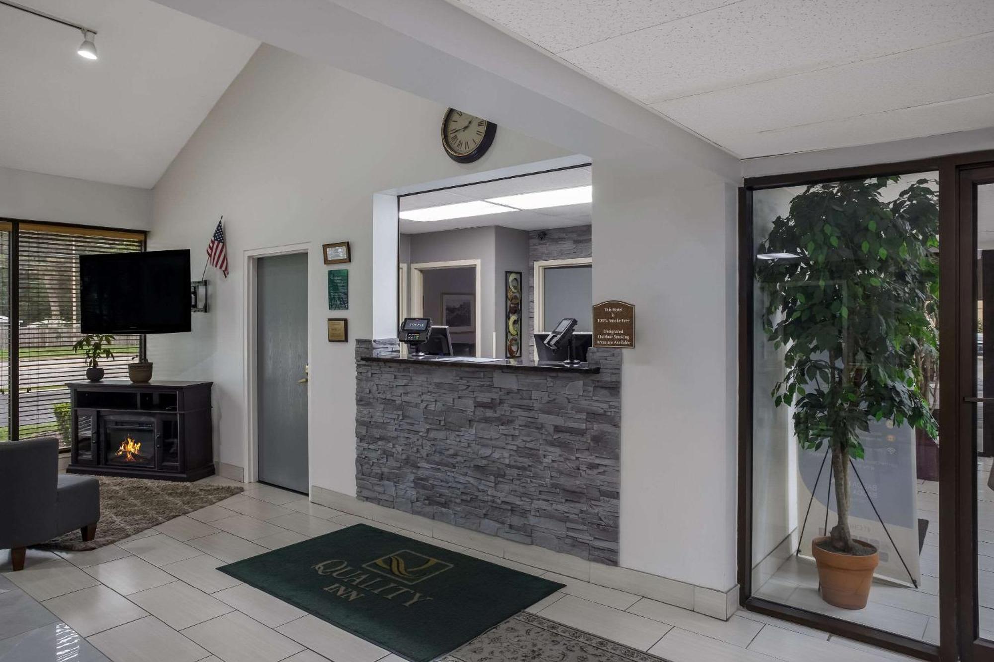 Quality Inn Toledo Bagian luar foto