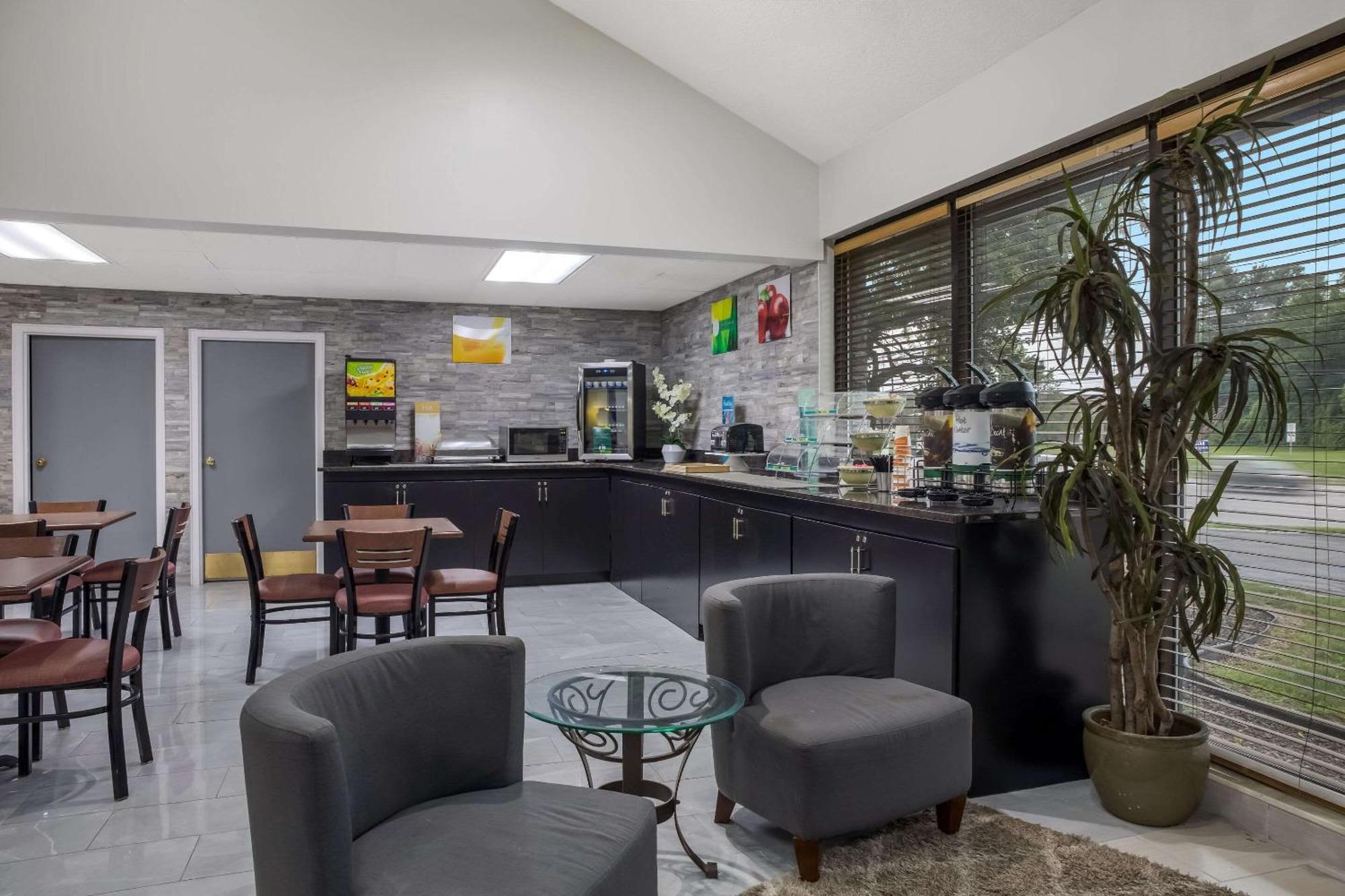 Quality Inn Toledo Bagian luar foto